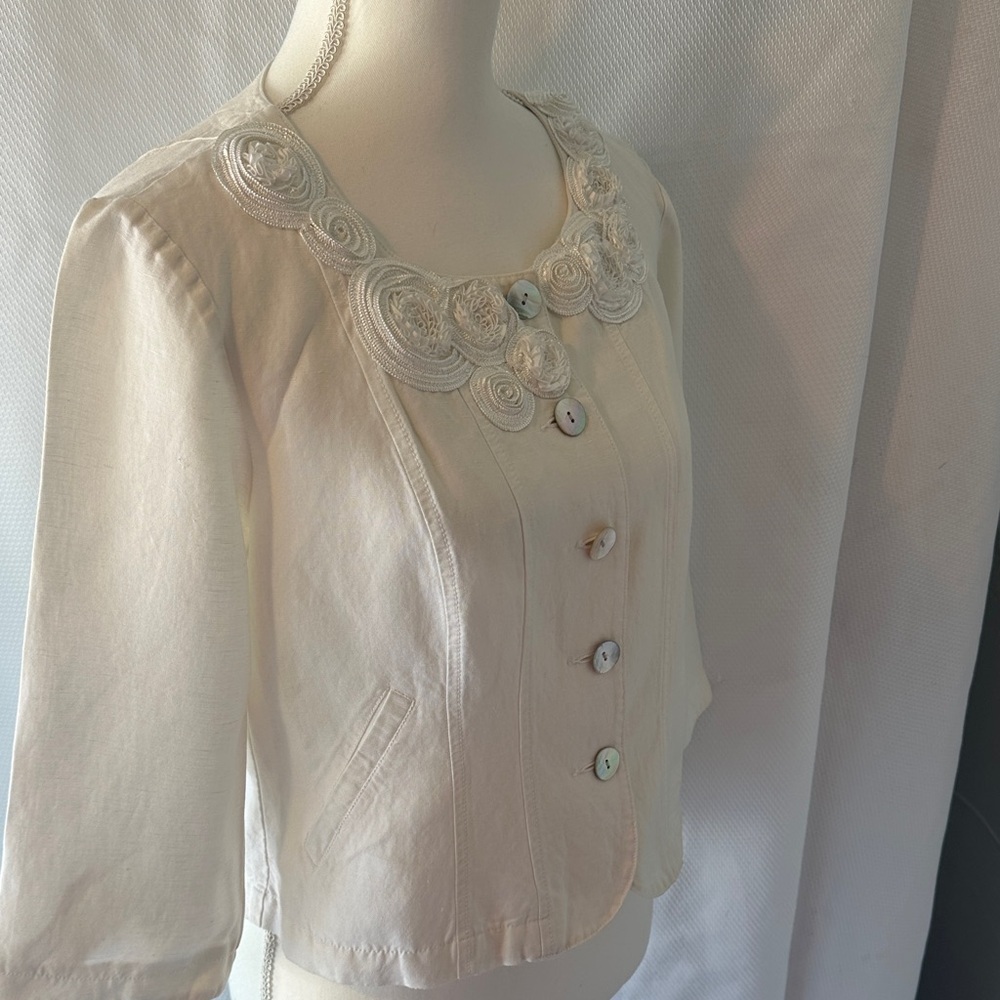 🌸 Ruby Rd. Petite Ivory Blazer with Floral Embellishments & Linen Blend, size 8P - Picture 5 of 13
